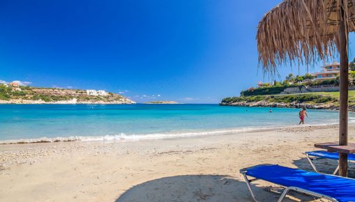 Loutraki Beach In Crete – Enjoy Its Facilities And Unique Beauty