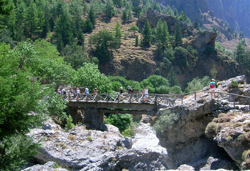 The bridge leading hikers to Samaria village