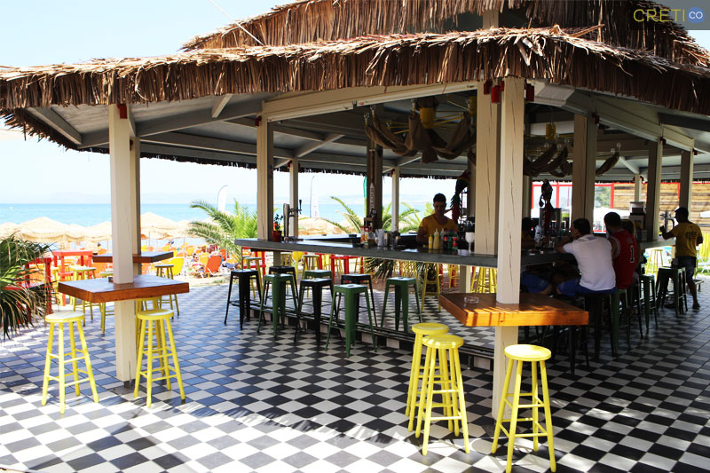 There are many beach bars in Cretan beaches that offer refreshing beverages that play Greek and foreign music hits.