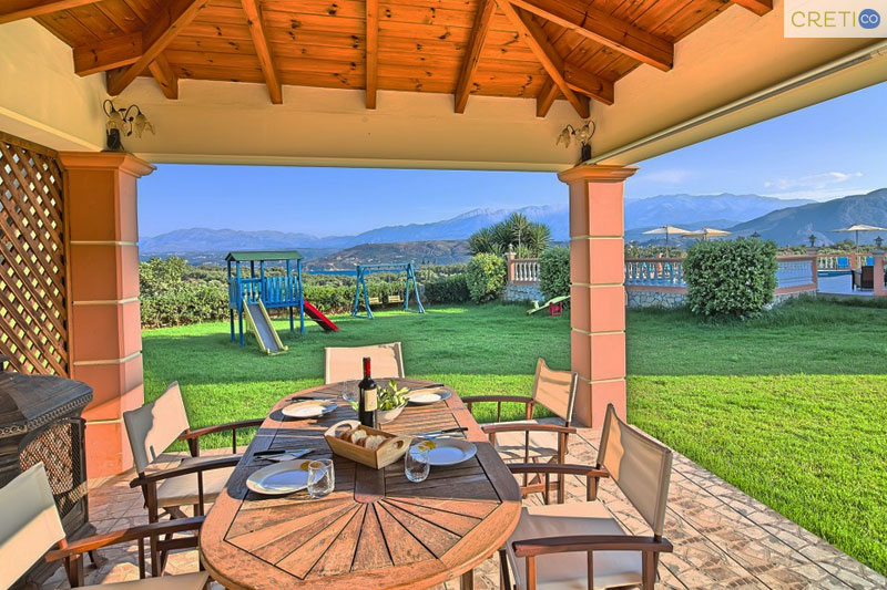 You can easy combine sea and mountain views and ensure you safety of you children with a family friendly villa in Crete