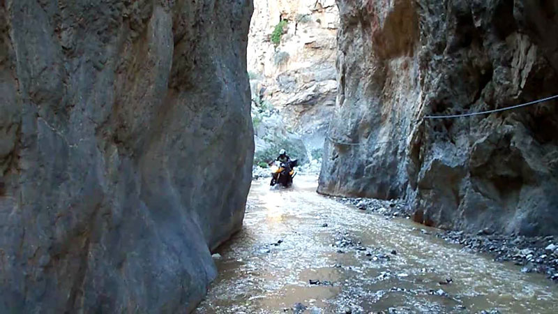 You can cross the Gorge of Tripiti either by car or motorbike