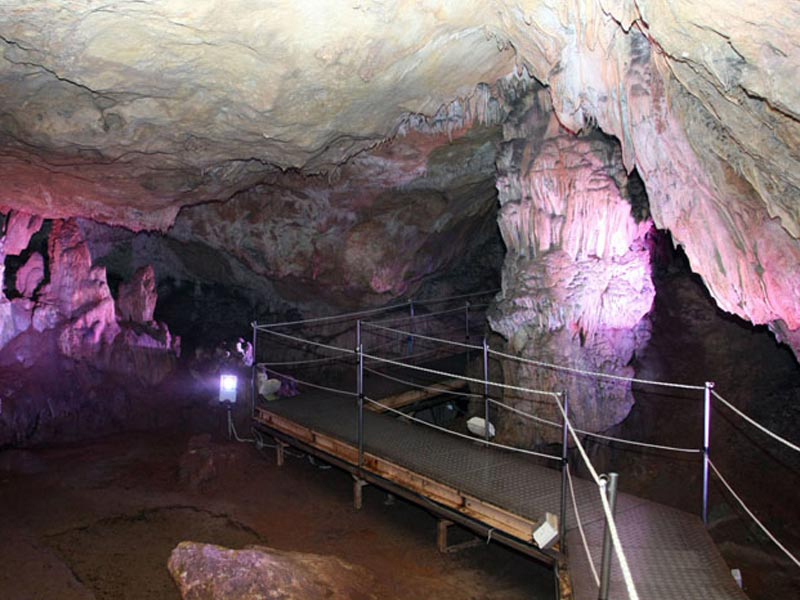 Sfendoni Cave in Crete
