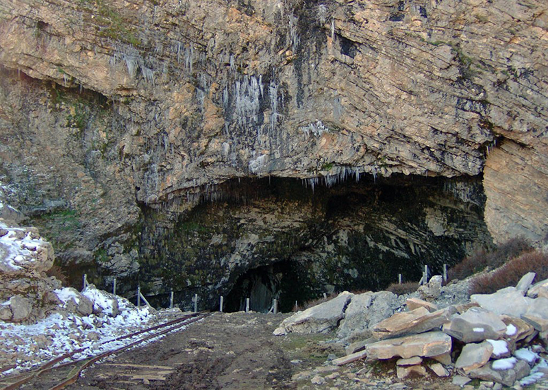 Ideon Andron cave in Nida Plateau